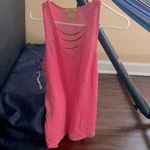 Image Small Pink sleeveless shirt